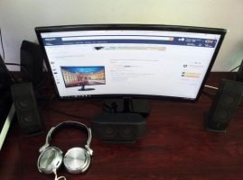 Good Monitor (Samsung C24F390) Under 10000 in India 2024